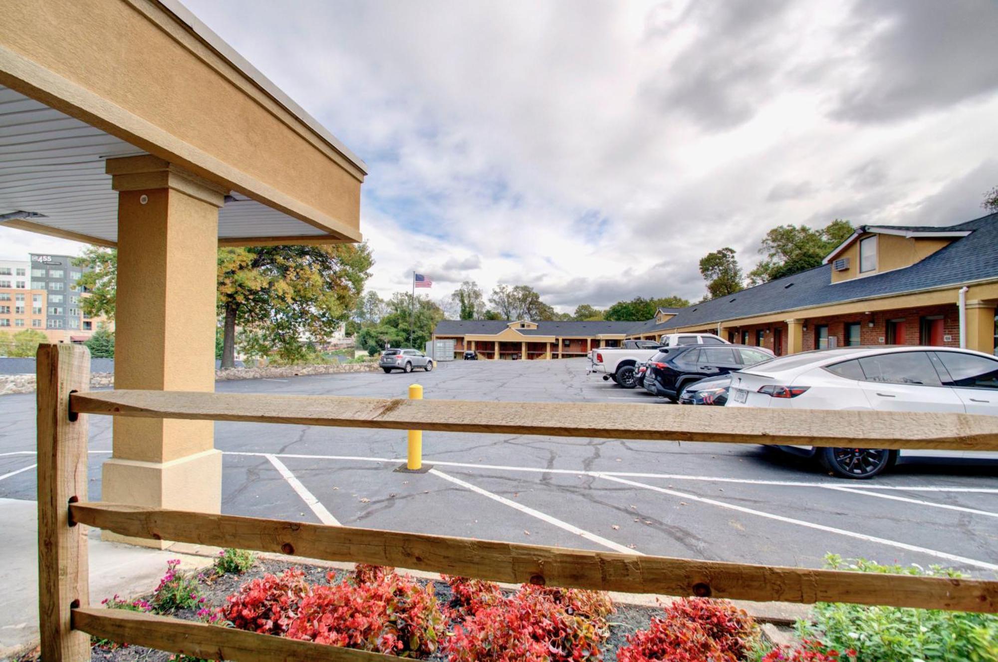 Budget Inn Falls Church Exteriör bild
