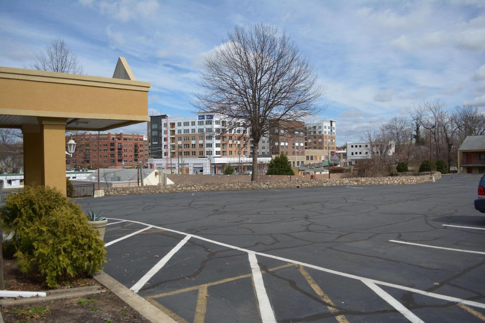 Budget Inn Falls Church Exteriör bild